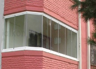 köşesi kavisli cam balkon modeli